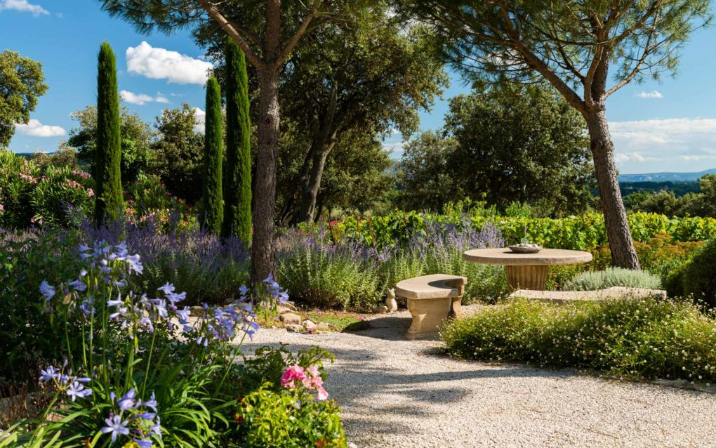 Paysagiste pour plantation et création de jardin méditerranéen à Gordes dans le Lubéron