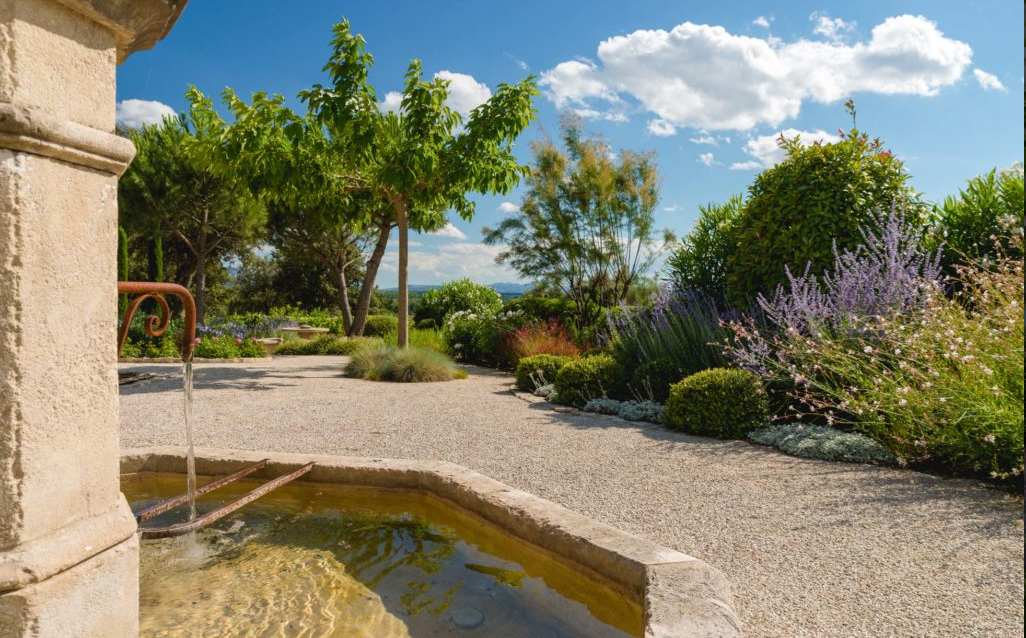 Paysagiste pour plantation et création de jardin méditerranéen à Gordes dans le Lubéron
