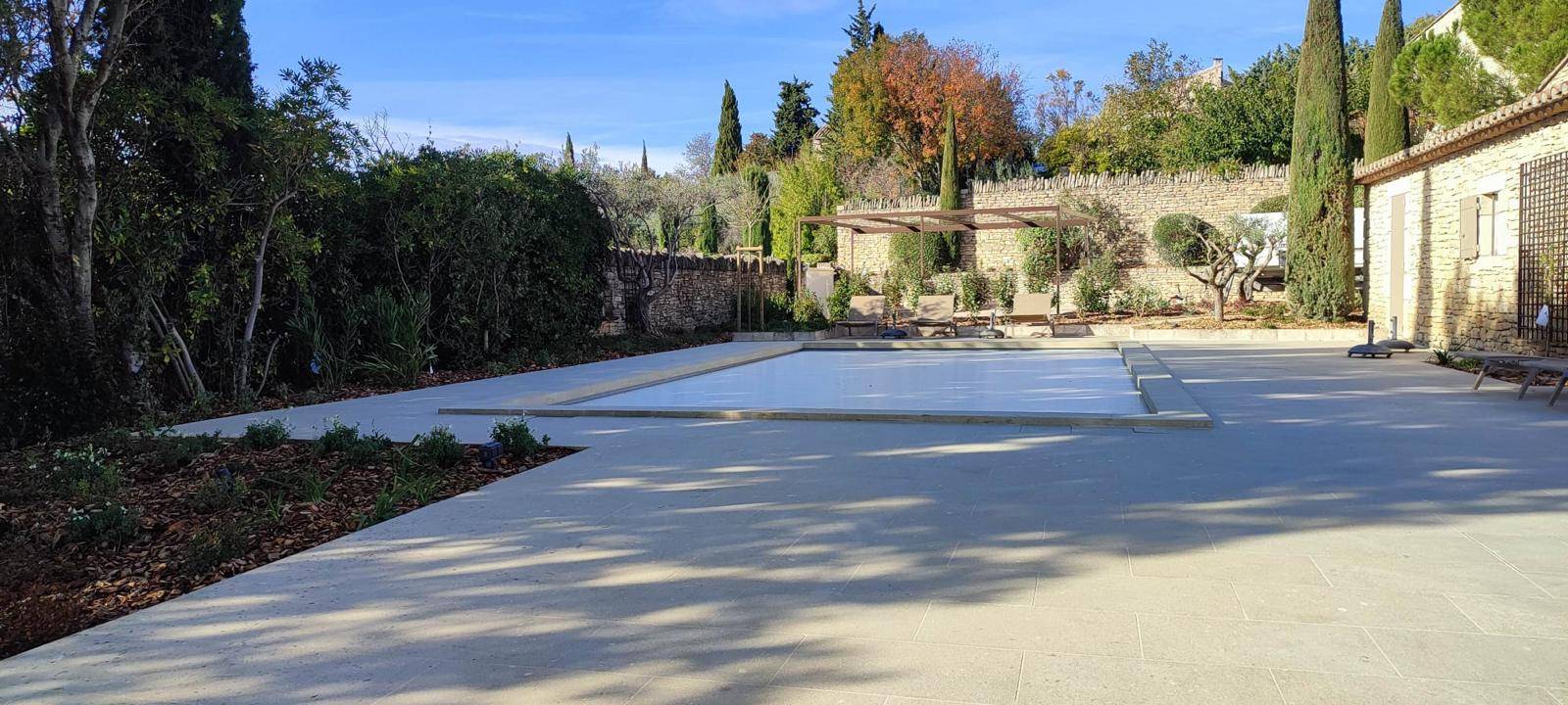 Amenagement exterieur provençal à Gordes, par notre entreprise de paysagisme du Lubéron