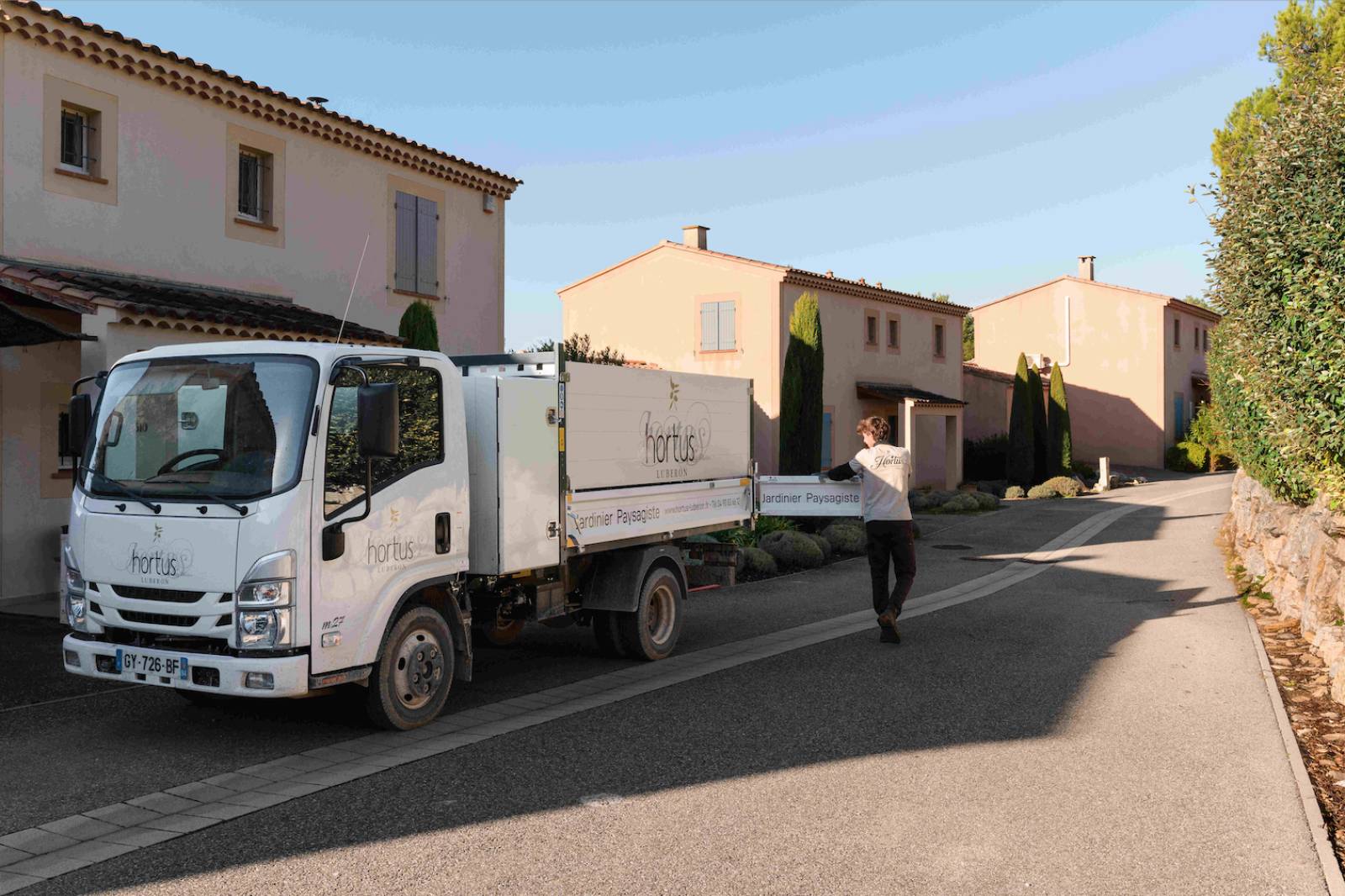 Paysagiste à Gordes pour apport de terre végétale dans le Lubéron