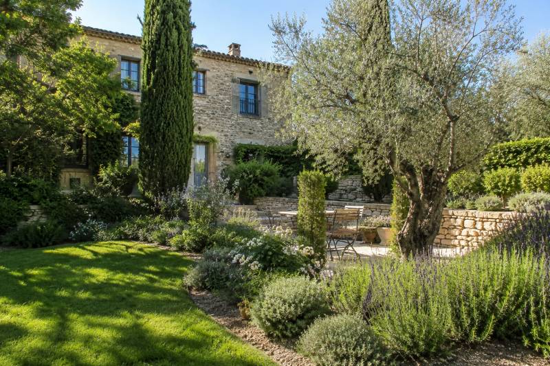 Jardin à Saumane de Vaucluse conçu et entretenu par notre entreprise de paysagisme